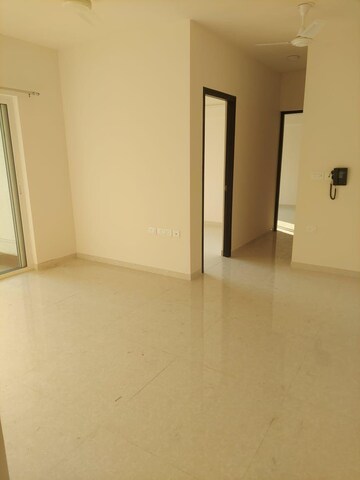 Room in 2 BHK Apartment at Lodha Amara, Kolshet Road – for Sale