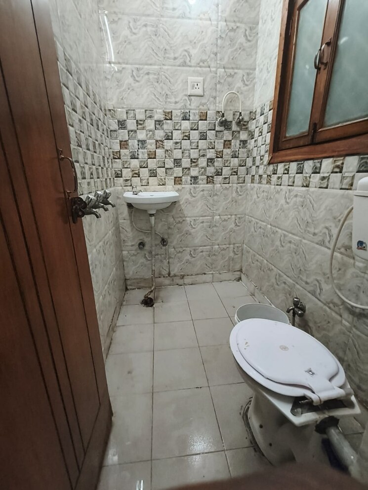 Bathroom, real-anchor-world-residency 3 Bedroom 1430 Sq.Ft. Apartment In Indrapuram Ghaziabad 7821782