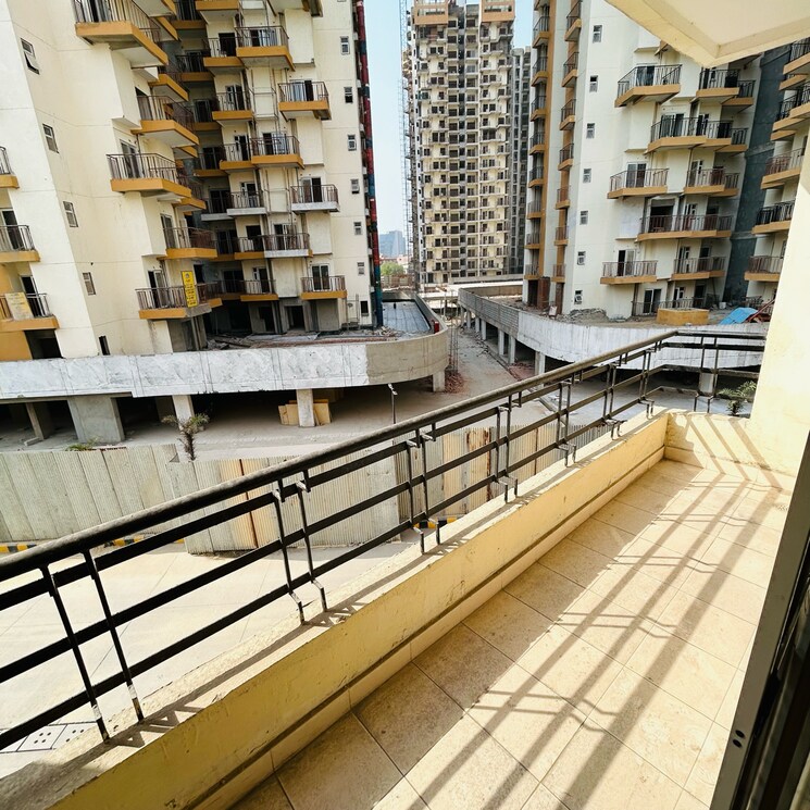 Balcony, amrapali-centurian-park 2.5 Bedroom 1055 Sq.Ft. Apartment In Amrapali Dream Valley Greater Noida 7821857
