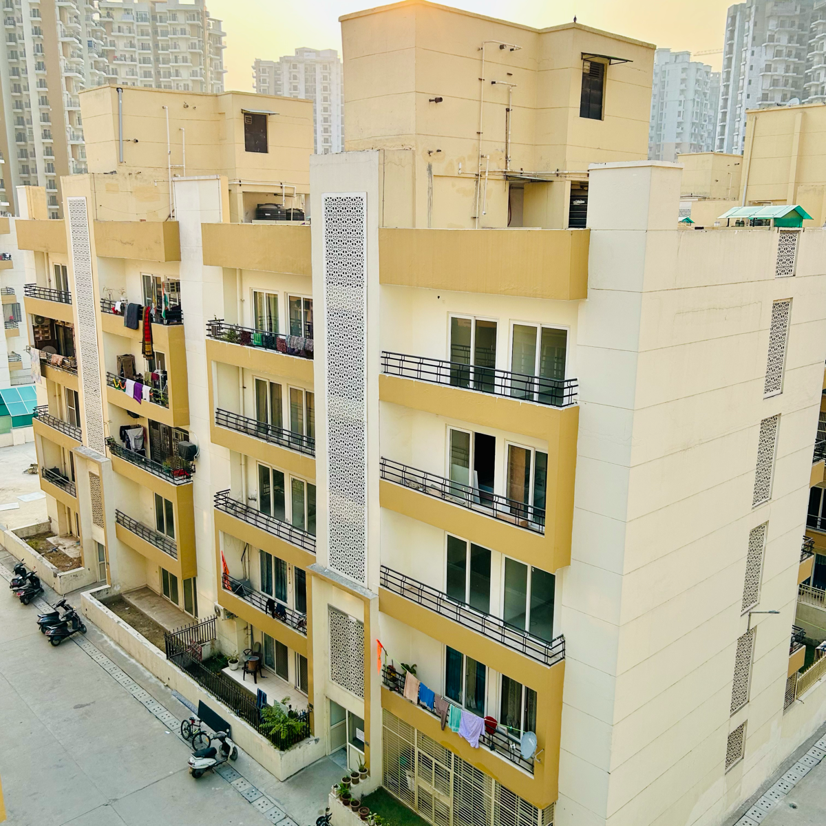 2.5 BHK Apartment For Resale in Amrapali Centurian Park Amrapali Dream Valley Greater Noida  7821857