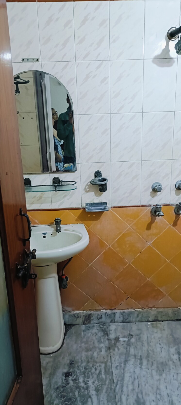 Bathroom, anand vihar 1 Bedroom 675 Sq.Ft. Apartment In Anand Vihar Ghaziabad 7822036