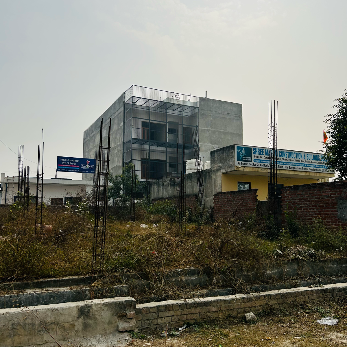 Plot For Sale in Eros Sampoornam Mart