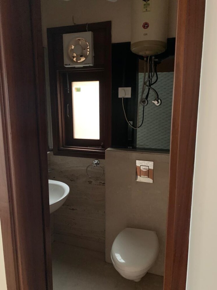 Bathroom, greater kailash i 4 Bedroom 300 Sq.Yd. Builder Floor In Greater Kailash I Delhi 7822310