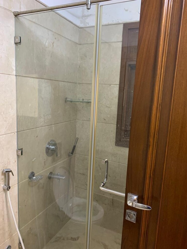 Bathroom, greater kailash i 4 Bedroom 300 Sq.Yd. Builder Floor In Greater Kailash I Delhi 7822310