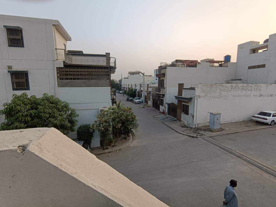 Plot For Sale in Vasant Enclave