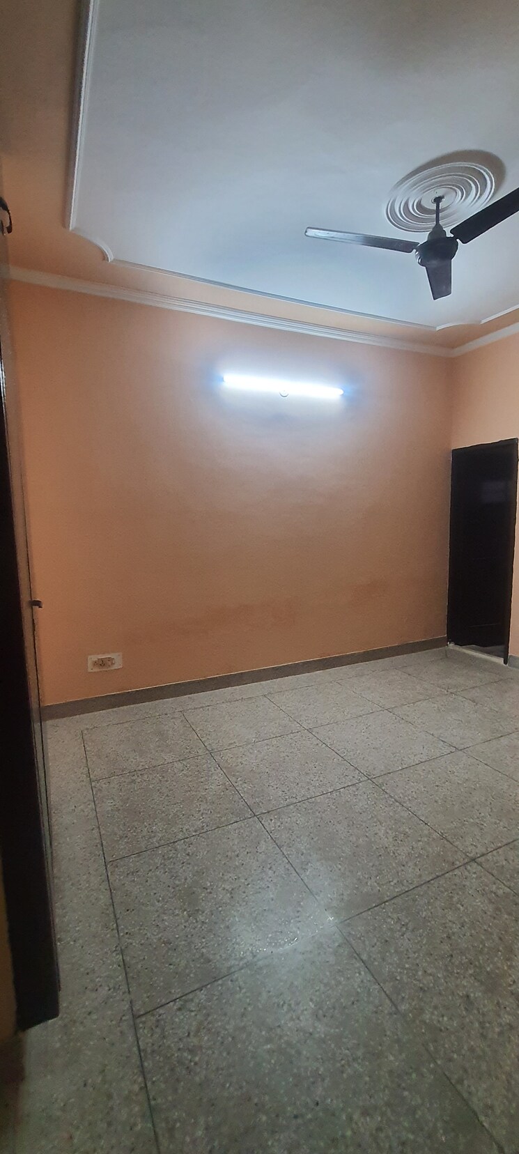 Room, sector 8 2.5 Bedroom 250 Sq.Ft. Independent House In Sector 8 Faridabad 7822422