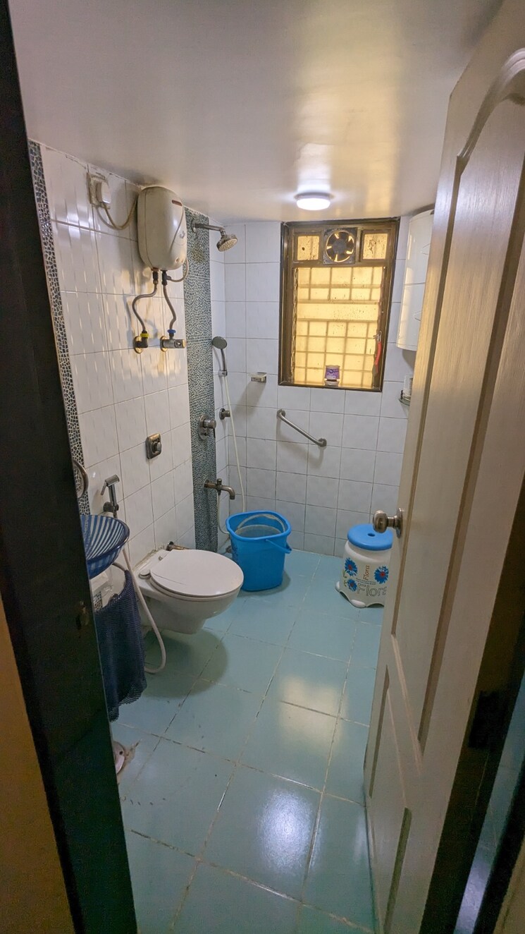 Bathroom, mount-sea-view-apartment 2 Bedroom 750 Sq.Ft. Apartment In Versova Mumbai 7822808