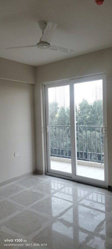Room in 3 BHK Apartment at Tata Eureka Park, Sector 150 – for Sale