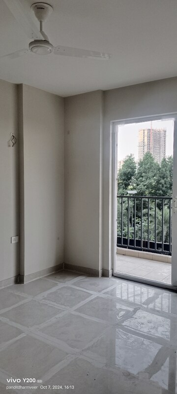 Room in 3 BHK Apartment at Tata Eureka Park, Sector 150 – for Sale