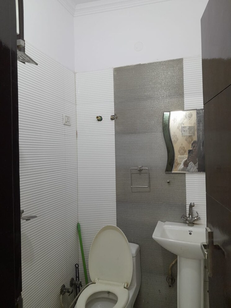 Bathroom, vaishali sector 5 2 Bedroom 800 Sq.Ft. Builder Floor In Vaishali Sector 5 Ghaziabad 7823043