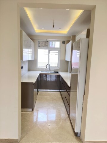 Building Lobby in 3 BHK Builder Floor at SS Mayfield Gardens, Sector 51 – for Sale