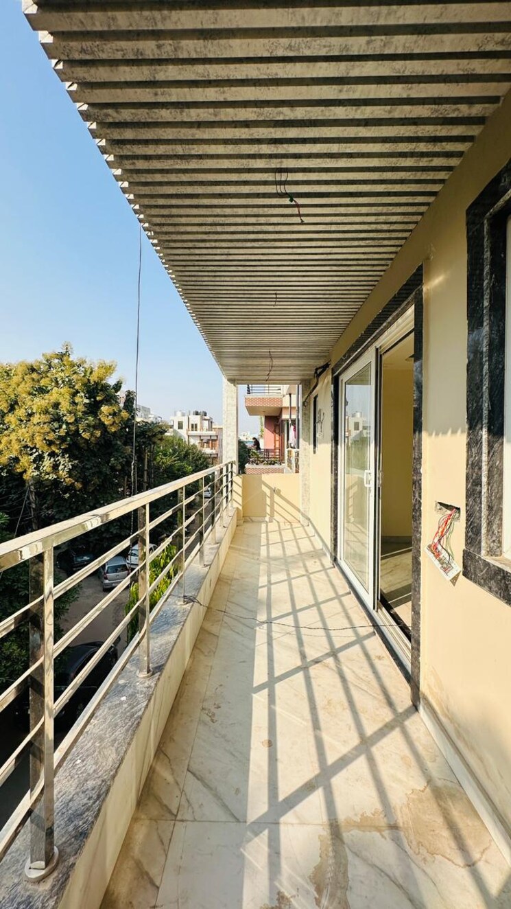 Balcony, ss-mayfield-gardens 3 Bedroom 205 Sq.Yd. Builder Floor In Sector 51 Gurgaon 7823052