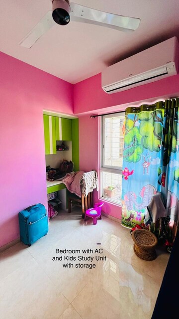 Room in 2 BHK Apartment at Lodha Amara, Kolshet Road – for Sale