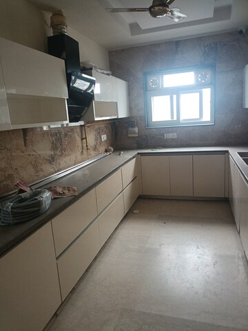 Kitchen in 2.5 BHK Apartment at Smart World Orchard, Sector 61 – for Sale