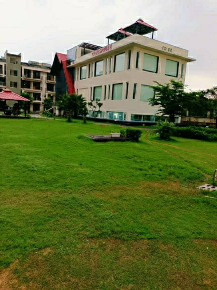 Garden, kharar landran road 3 Bedroom 1650 Sq.Ft. Apartment In Kharar Landran Road Mohali 7823172