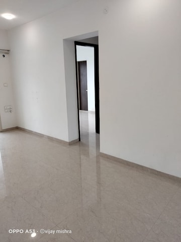 Room in 2 BHK Apartment at JP Decks, Goregaon East – for Rent