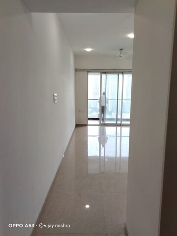 Room in 2 BHK Apartment at JP Decks, Goregaon East – for Rent