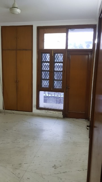 रेसिडेंशियल बिल्डर फ्लोर वर्ग फुट फॉर रेंट इन हौज़ खास दिल्ली  7823338