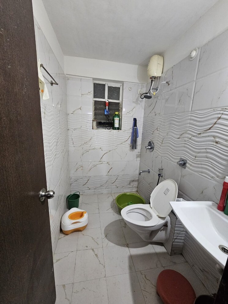 Bathroom, goel-ganga-carnation 2 Bedroom 1120 Sq.Ft. Apartment In Koregaon Park Pune 7823377