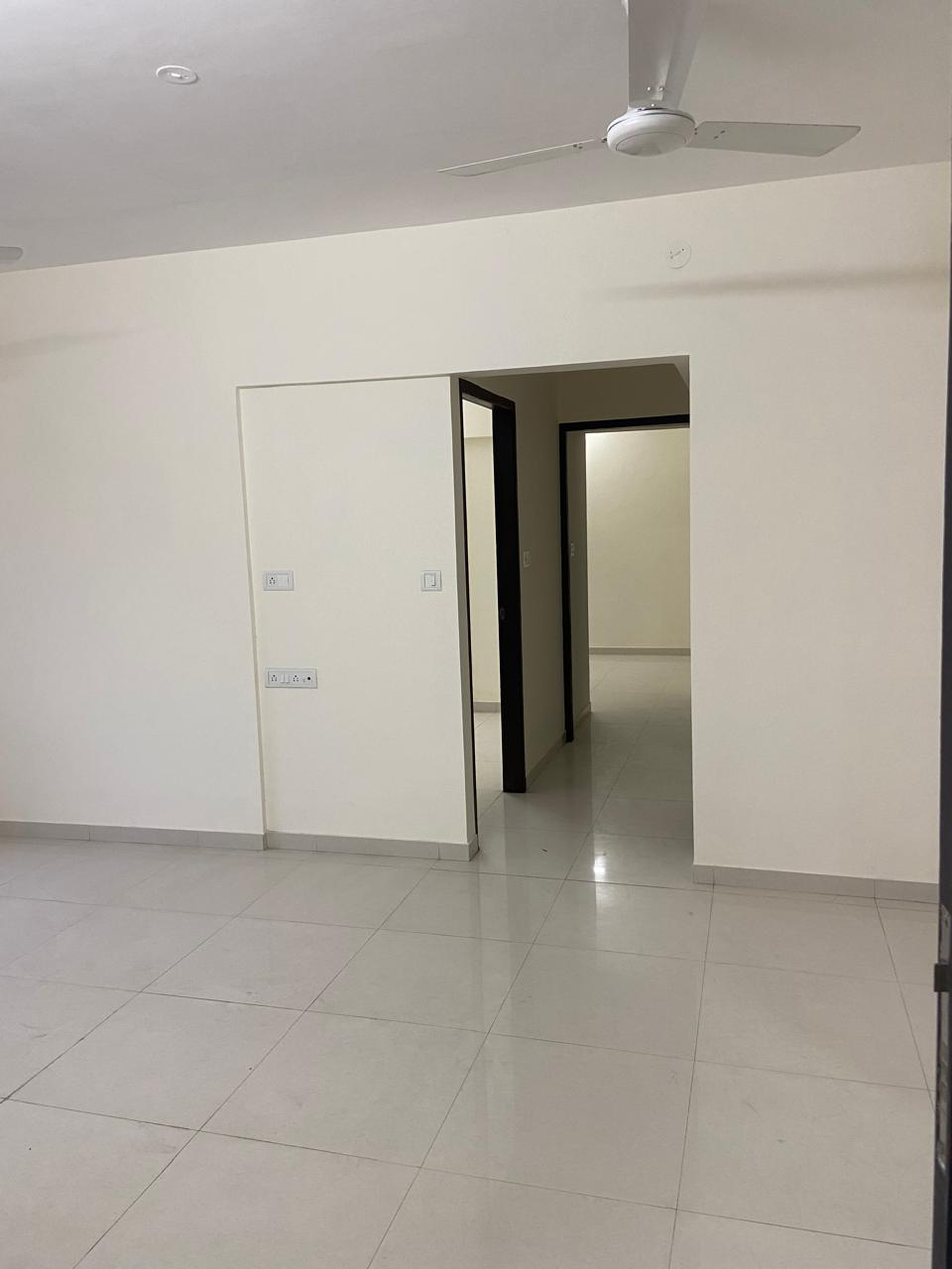 2 BHK Apartment For Sale in Shivam Building Sv Road S