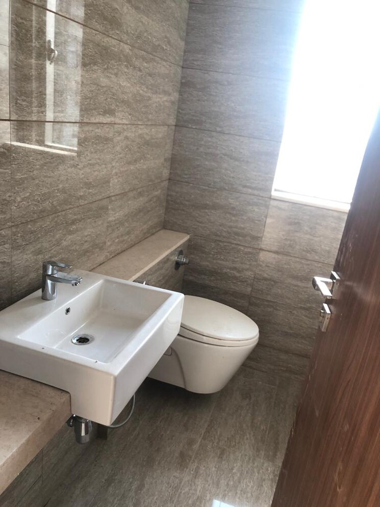 Bathroom, sheth-auris-serenity-tower-2 4 Bedroom 1648 Sq.Ft. Apartment In Malad West Mumbai 5097417