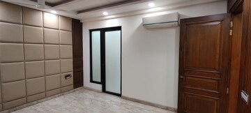 Room in 4 BHK Builder Floor at South Extension ii – for Sale