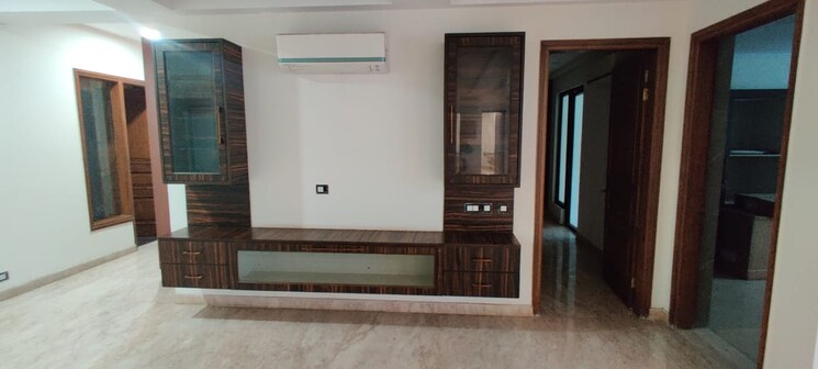 Room, south extension ii 4 Bedroom 4700 Sq.Ft. Builder Floor In South Extension ii Delhi 7823614