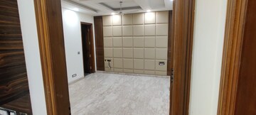 Room in 4 BHK Builder Floor at South Extension ii – for Sale