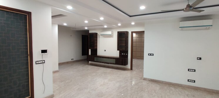 Room, south extension ii 4 Bedroom 4700 Sq.Ft. Builder Floor In South Extension ii Delhi 7823614