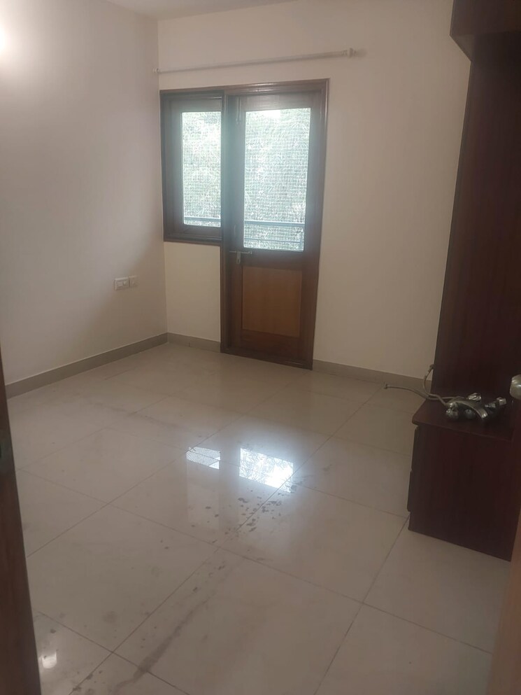 Room, embassy golf links business park 3 Bedroom 1900 Sq.Ft. Apartment In Embassy Golf Links Business Park Bangalore 7823682