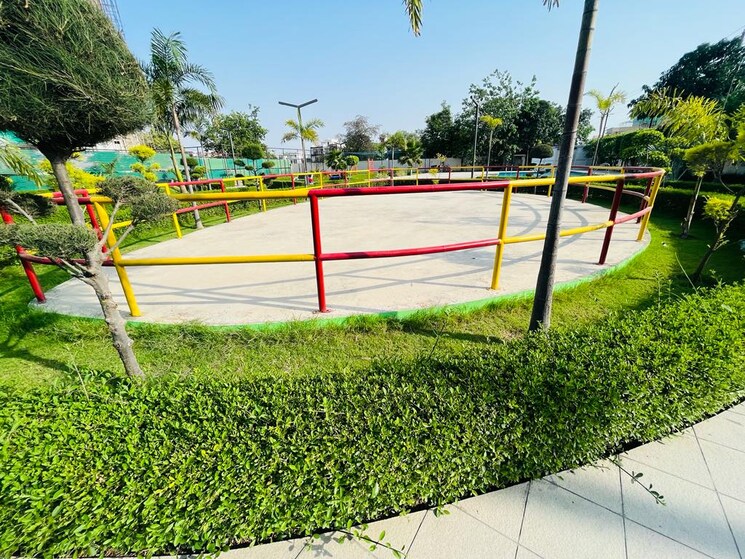 Garden, ratan-galaxy 3.5 Bedroom 1894 Sq.Ft. Apartment In Vrindavan Yojna Lucknow 7823774