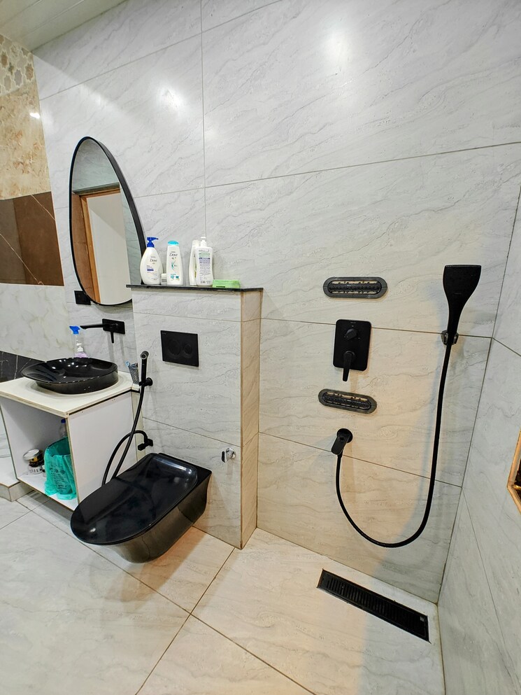 Attached Bathroom, sector 84 3.5 Bedroom 300 Sq.Yd. Builder Floor In Sector 84 Gurgaon 7823880