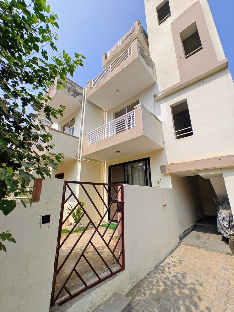 Exterior View, sector 84 3.5 Bedroom 300 Sq.Yd. Builder Floor In Sector 84 Gurgaon 7823880