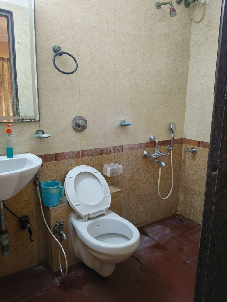 Bathroom, bhagtani-heights 4 Bedroom 1960 Sq.Ft. Apartment In Versova Mumbai 7823886