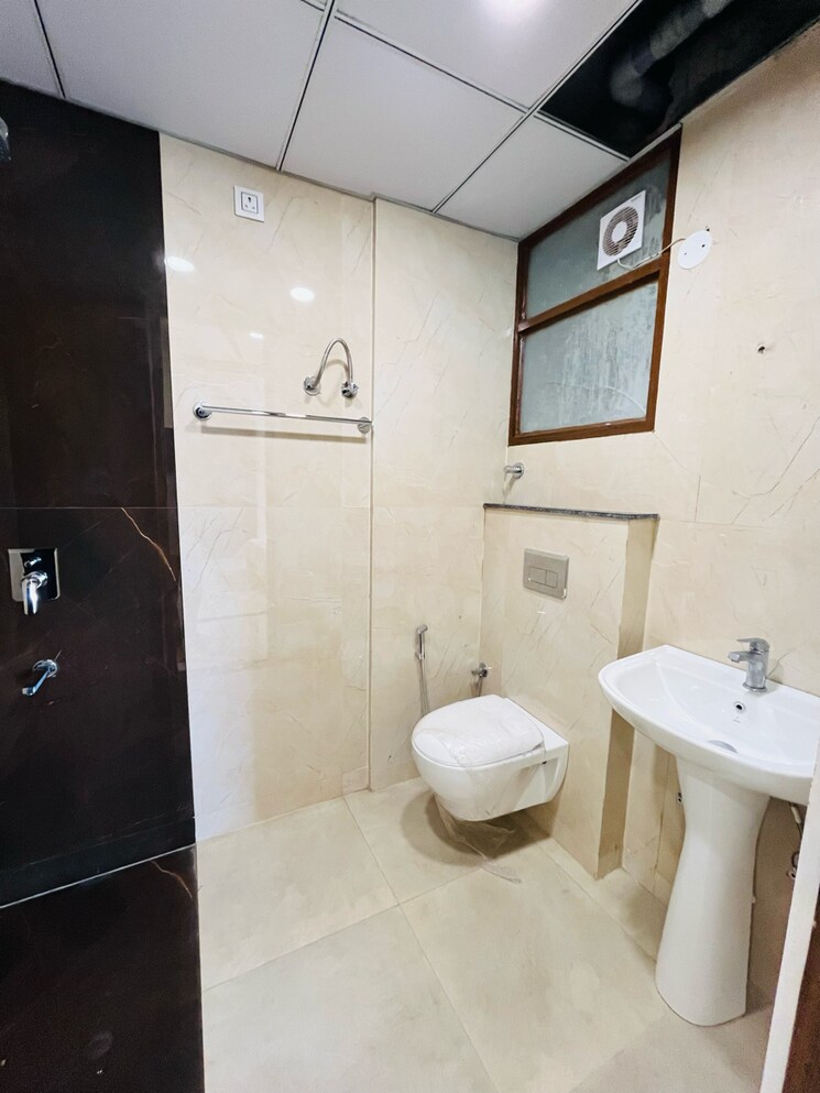 Bathroom, the-suman-marvelous 3 Bedroom 1895 Sq.Ft. Apartment In Vip Road Zirakpur 7823932