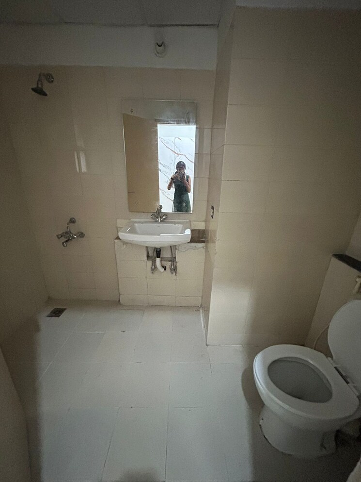 Bathroom, vatika-city-homes 3 Bedroom 1740 Sq.Ft. Apartment In Sector 83 Gurgaon 7823901