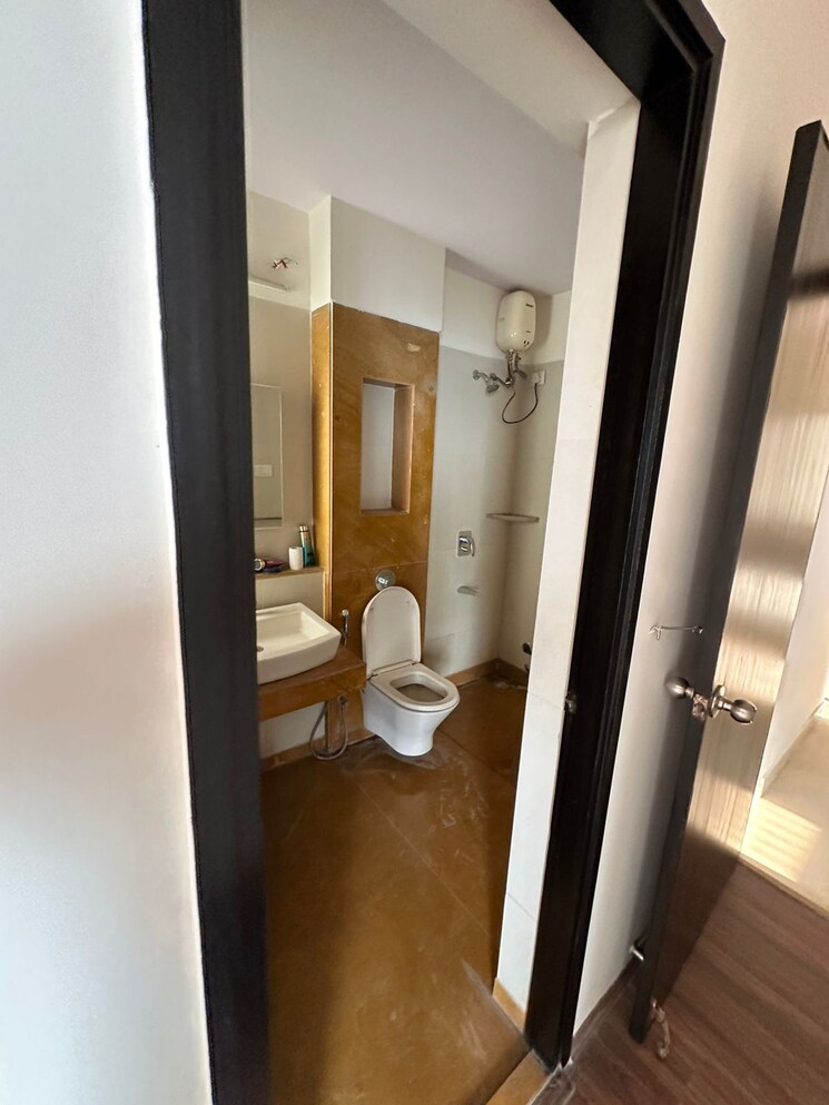 Attached Bathroom, lodha-splendora 3 Bedroom 952 Sq.Ft. Apartment In Ghodbunder Road Thane 7823905