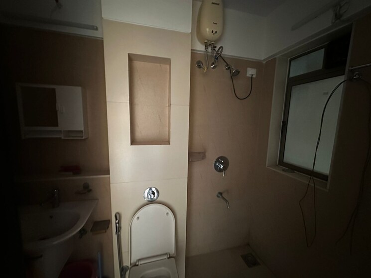 Bathroom, lodha-splendora 3 Bedroom 952 Sq.Ft. Apartment In Ghodbunder Road Thane 7823905