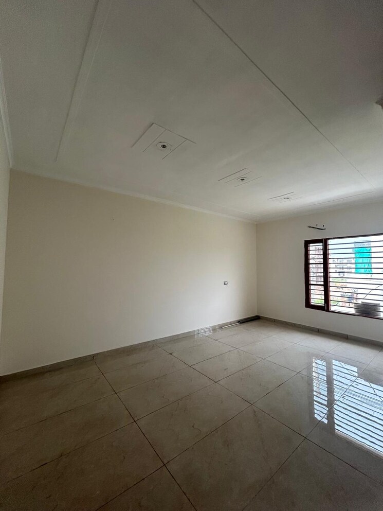 Room, sector 124 3 Bedroom 125 Sq.Yd. Independent House In Sector 124 Mohali 7823973