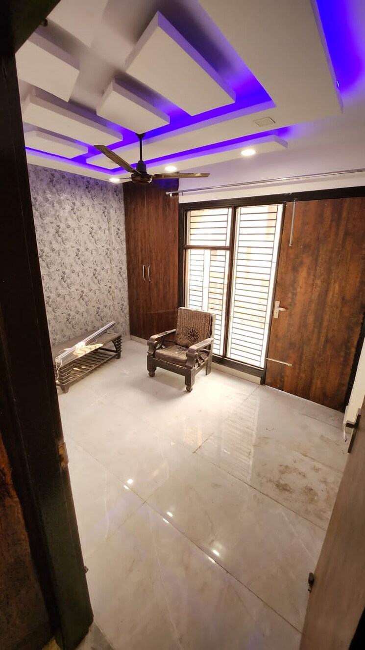 Room, uttam nagar 2 Bedroom 75 Sq.Yd. Builder Floor In Uttam Nagar Delhi 7824100