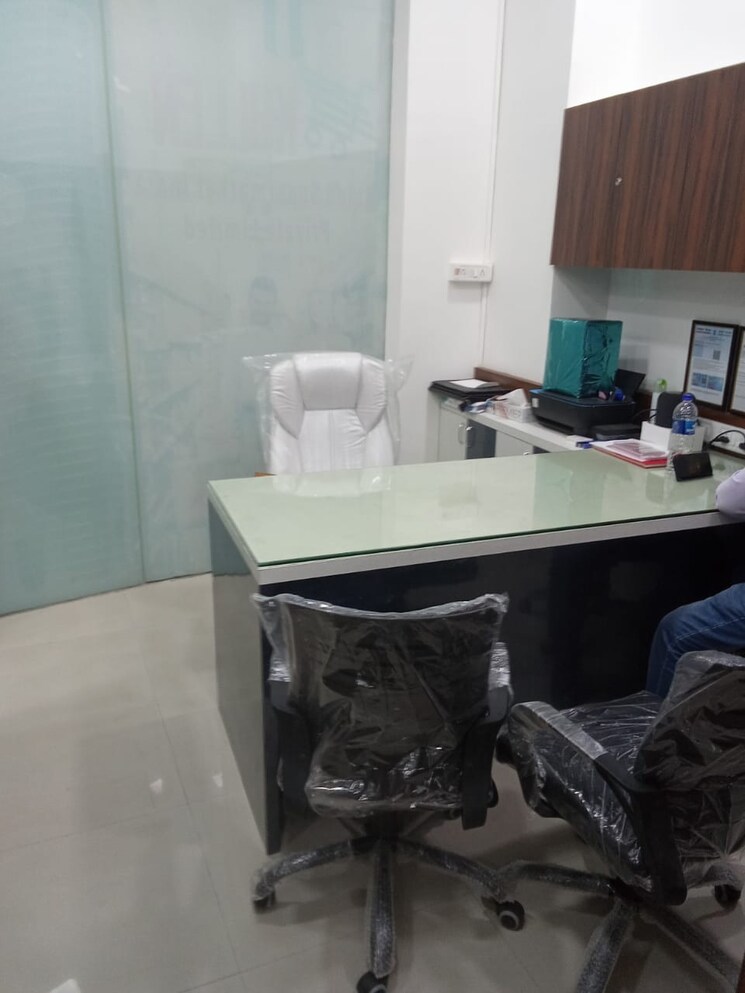 Team Area, express-zone Commercial Office Space 200 Sq.Ft. In Malad East Mumbai 7824376