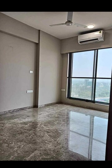 Room in 1 BHK Apartment at Metro Satyam Queens Necklace, Kharghar – for Sale