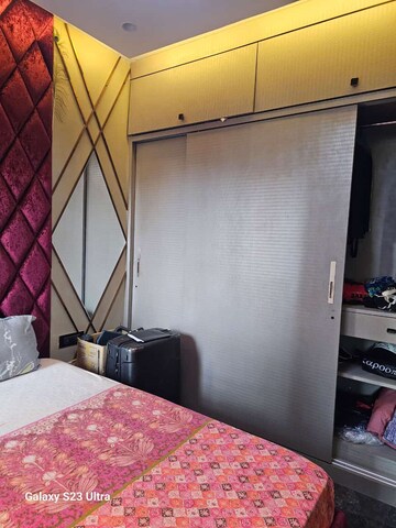 Room in 2.5 BHK Apartment at Runwal Elegante, Andheri West – for Rent