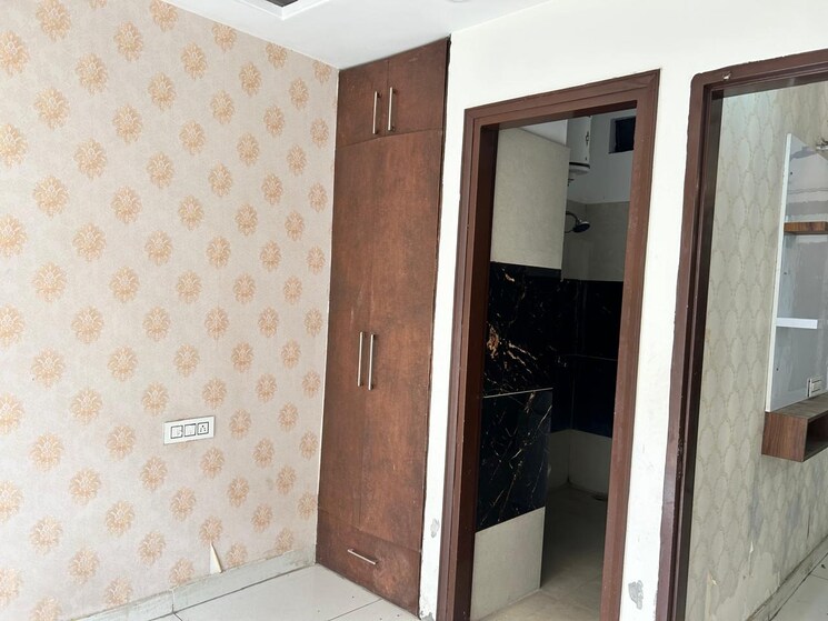 Room, dhakoli village 3 Bedroom 900 Sq.Ft. Builder Floor In Dhakoli Village Zirakpur 7824841