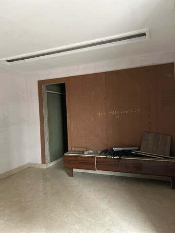 Room in 4 BHK Builder Floor at Sector 85 – for Sale