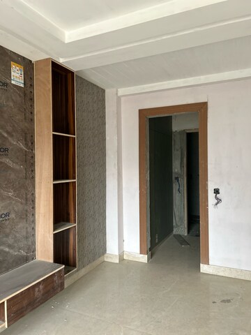 Room in 4 BHK Builder Floor at Sector 85 – for Sale