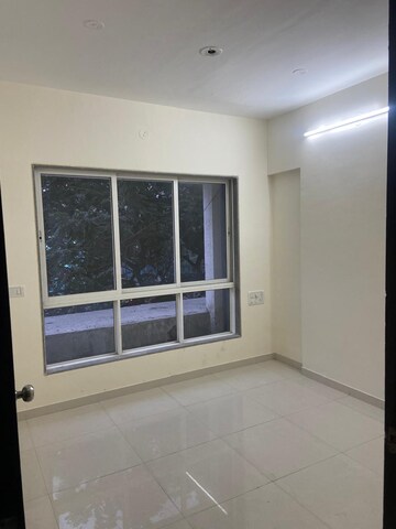 Room in 3 BHK Apartment at Kandivali West – for Sale