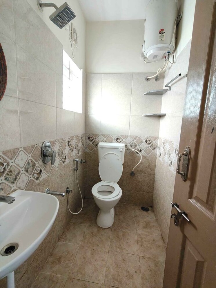 Bathroom, hsr layout sector 2 1 Bedroom 500 Sq.Ft. Builder Floor In Hsr Layout Sector 2 Bangalore 7825981