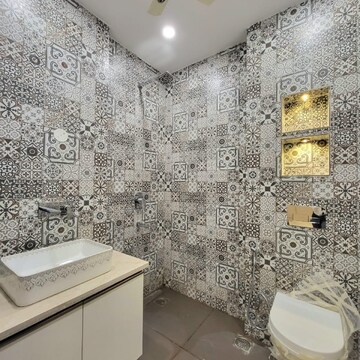 Bathroom in 3 BHK Builder Floor at Unitech South City 1, South City 1 – for Sale