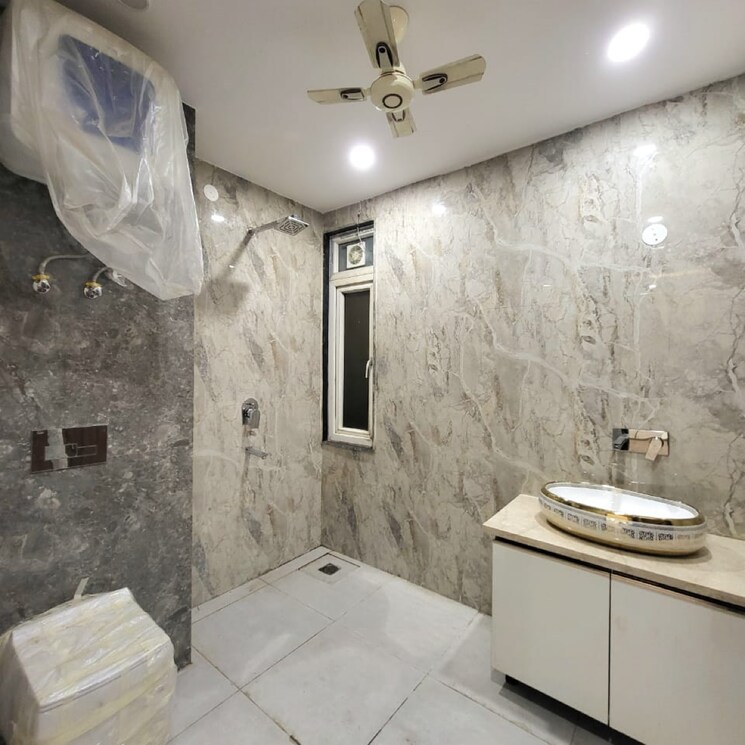 Bathroom, unitech-south-city-1 3 Bedroom 2100 Sq.Ft. Builder Floor In South City 1 Gurgaon 7826069